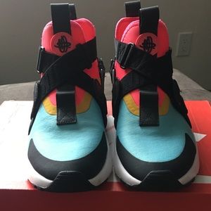 Nike Air Hurache City- Womens sz6